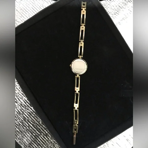 CITIZEN WOMENS GOLD WATCH - Picture 3 of 3